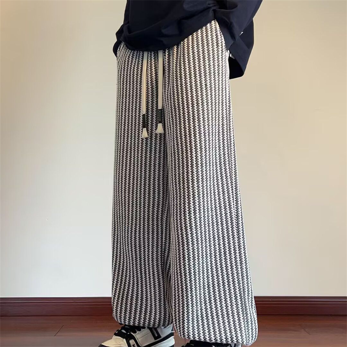 Street Fashion Trends 2026 - Nouveauté été 2026 : Pantalon décontracté
